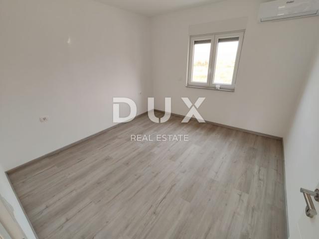 ZADAR, PRIVLAKA - Novogradnja! Vrhunski penthouse samo 140 metara od plaže s neodoljivim pogledom na