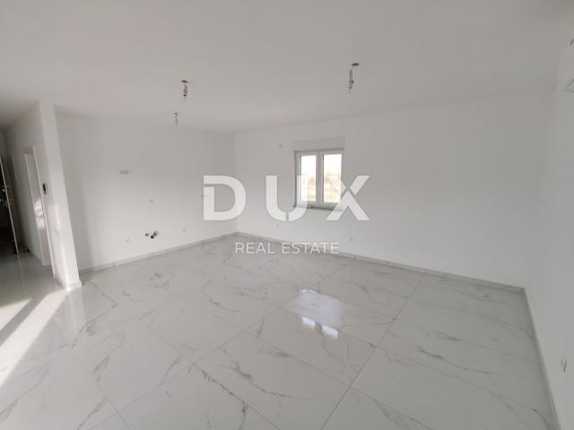 ZADAR, PRIVLAKA - Novogradnja! Vrhunski penthouse samo 140 metara od plaže s neodoljivim pogledom na