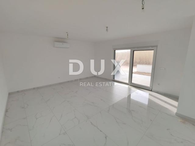 ZADAR, PRIVLAKA - Novogradnja! Vrhunski penthouse samo 140 metara od plaže s neodoljivim pogledom na