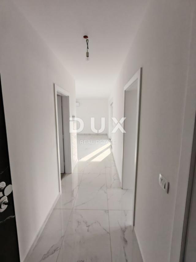 ZADAR, PRIVLAKA - Novogradnja! Vrhunski penthouse samo 140 metara od plaže s neodoljivim pogledom na