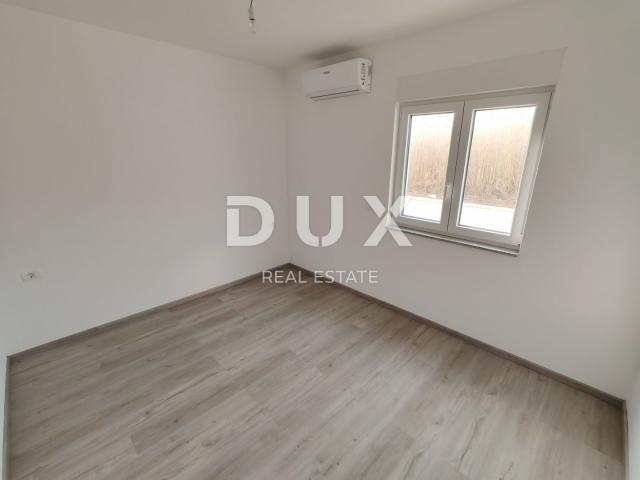 ZADAR, PRIVLAKA - Novogradnja! Vrhunski penthouse samo 140 metara od plaže s neodoljivim pogledom na
