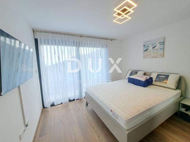 OPATIJA, LOVRAN - luksuzna vila s dva stana, dva bazena i pogledom na more 