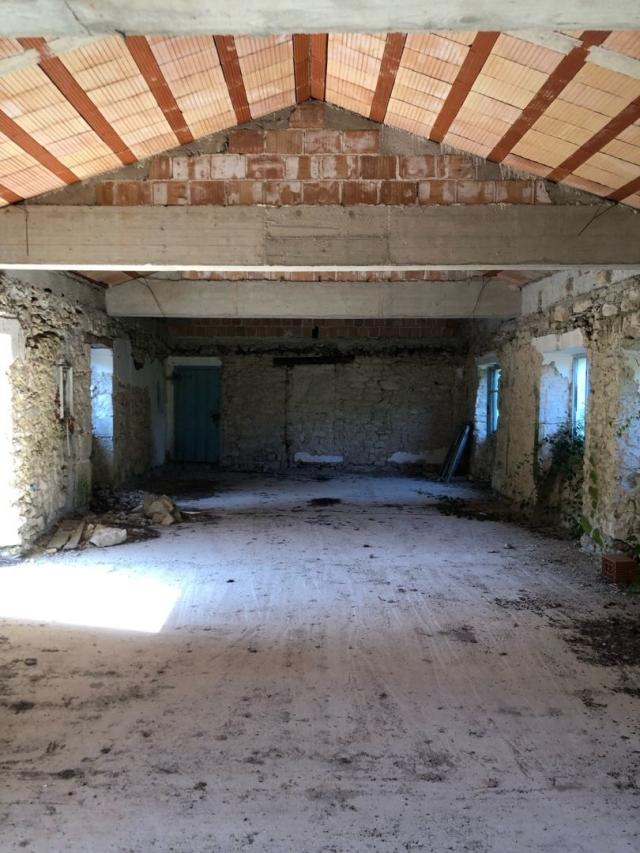 ISTRA, PIĆAN - Prostrano imanje sa starinom za adaptaciju