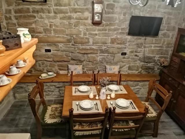 ISTRA, BUZET(OKOLICA)-Simpatična kamena kuća s predivnim pogledom