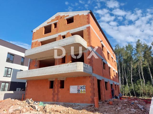 ISTRA, ROVINJ - Dvoetažni penthouse krovnom terasom i pogledom na more