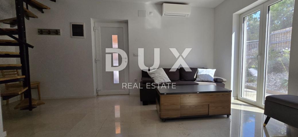 ISTRA, ROVINJ - Novoizgrađena vila s bazenom i dodatnim apartmanom, rub naselja