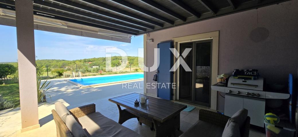 ISTRA, ROVINJ - Novoizgrađena vila s bazenom i dodatnim apartmanom, rub naselja