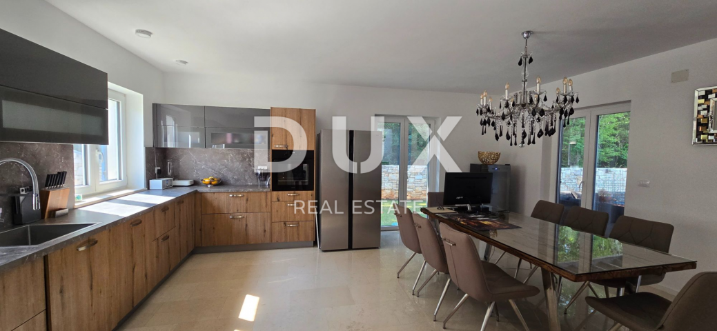 ISTRA, ROVINJ - Novoizgrađena vila s bazenom i dodatnim apartmanom, rub naselja