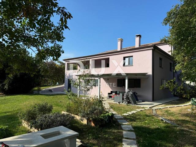 ISTRA, GRAČIŠĆE - Novogradnja s prostranom okućnicom