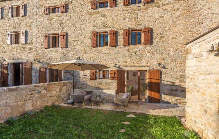 ISTRIA, GROŽNJAN - Beautiful property with 5 residential units
