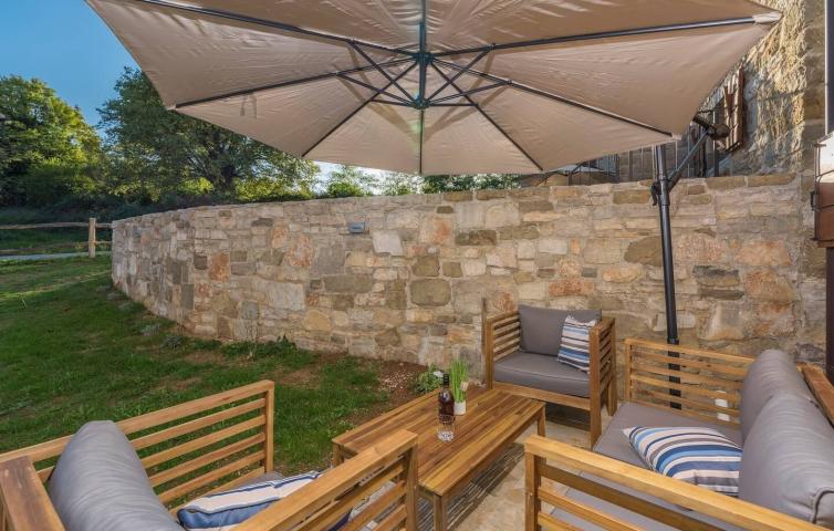 ISTRIA, GROŽNJAN - Beautiful property with 5 residential units
