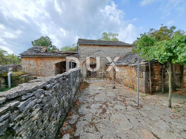 ISTRIA, GROŽNJAN, SURROUNDINGS - antique house for renovation in a great location