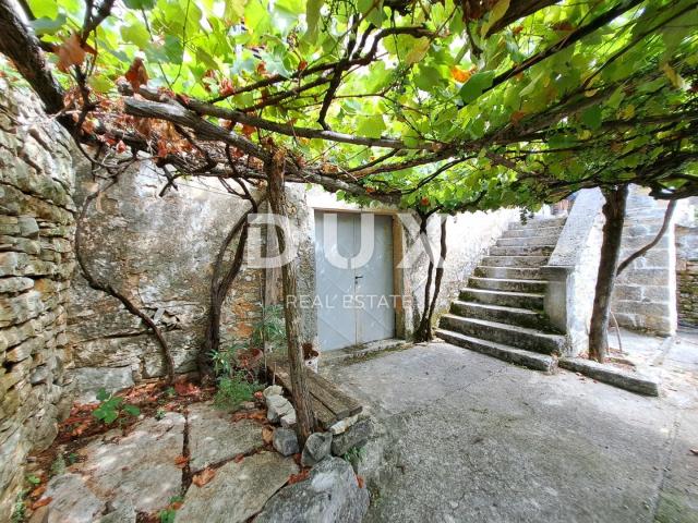 ISTRIA, GROŽNJAN, SURROUNDINGS - antique house for renovation in a great location