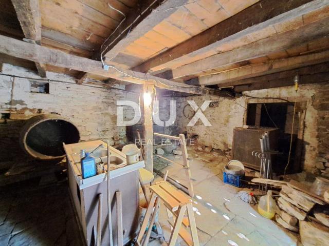 ISTRIA, GROŽNJAN, SURROUNDINGS - antique house for renovation in a great location