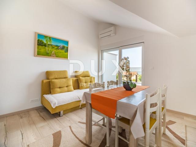 ISTRA, PEROJ - Atraktivna apartmanska kuća s bazenom i pogledom na more!
