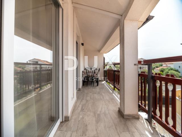 ISTRA, PEROJ - Atraktivna apartmanska kuća s bazenom i pogledom na more!