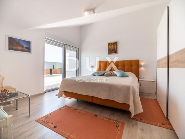 ISTRA, PEROJ - Atraktivna apartmanska kuća s bazenom i pogledom na more!