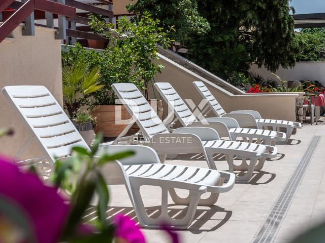 ISTRA, PEROJ - Atraktivna apartmanska kuća s bazenom i pogledom na more!