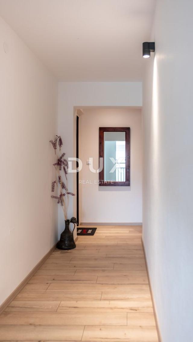 ISTRA, PEROJ - Atraktivna apartmanska kuća s bazenom i pogledom na more!