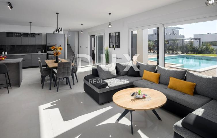 ISTRIA, POREČ - House of modern architecture with swimming pool