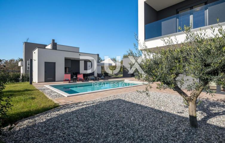 ISTRIA, POREČ - House of modern architecture with swimming pool