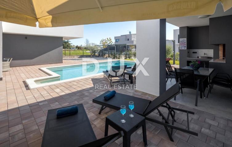 ISTRIA, POREČ - House of modern architecture with swimming pool