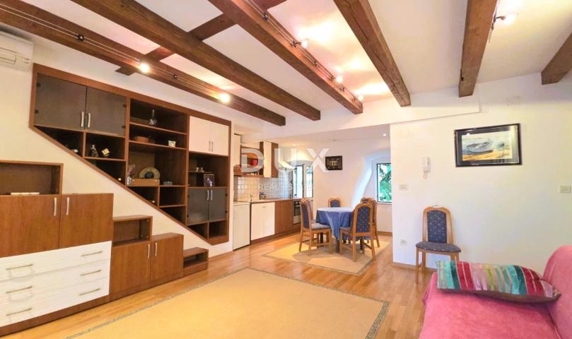 OPATIJA, VOLOSKO - vila s predivnim pogledom , 1. red do mora, 240m2