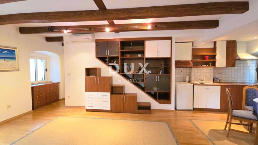 OPATIJA, VOLOSKO - vila s predivnim pogledom , 1. red do mora, 240m2