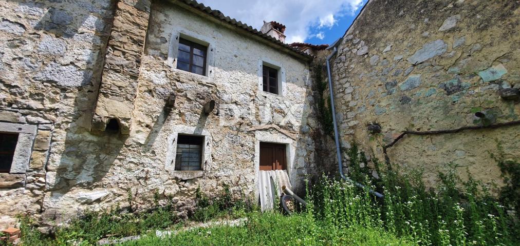 ISTRA, HUM - Kamena kuća za adaptaciju
