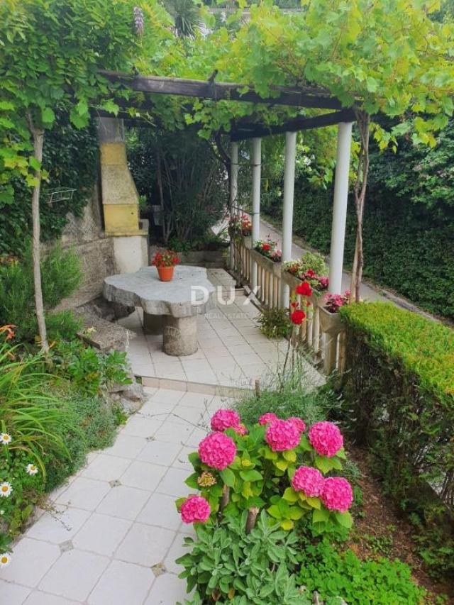 OPATIJA, CENTAR – dugoročni najam s pogledom na more, parking, centar Opatije