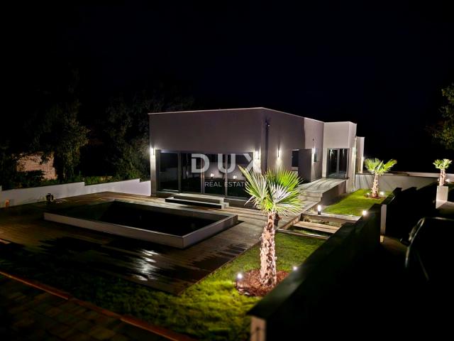 ISTRIA, BARBAN - House with two swimming pools on the edge of the village