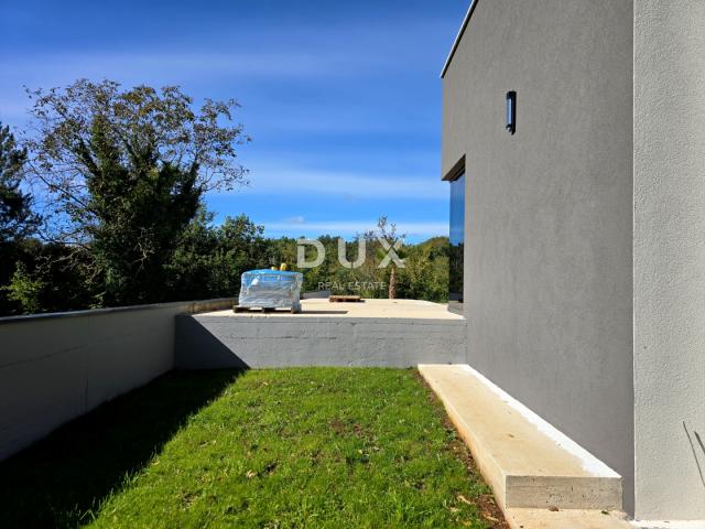 ISTRIA, BARBAN - House with two swimming pools on the edge of the village