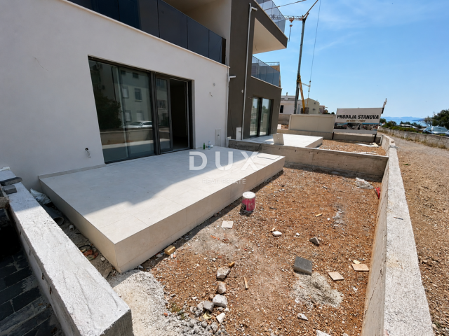VODICE, SRIMA – Stan s vrtom u prizemlju, 70m od plaže, 2 spavaće sobe