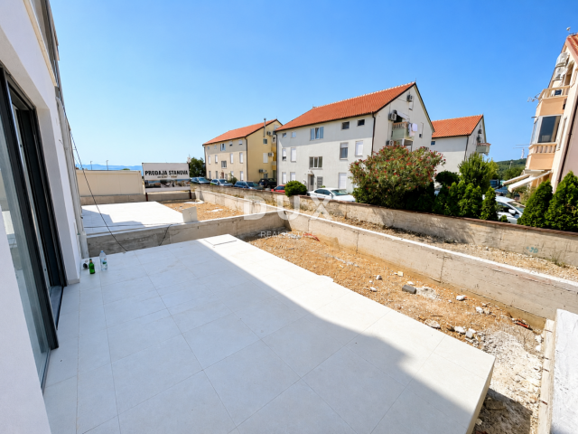 VODICE, SRIMA – Stan s vrtom u prizemlju, 70m od plaže, 2 spavaće sobe