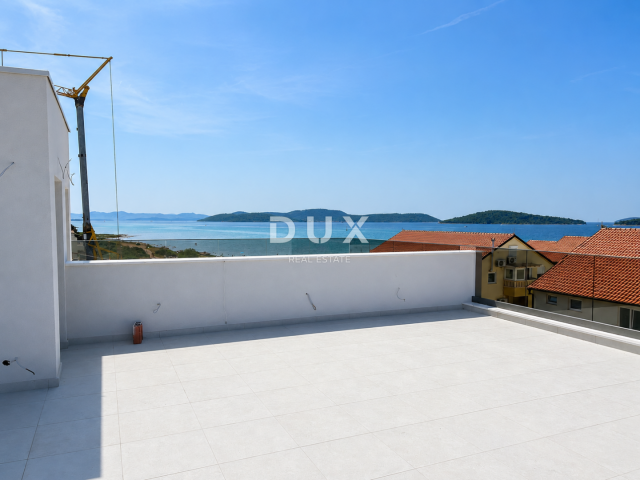 ŠIBENIK, SRIMA – Luxuriöses Penthouse mit Dachterrasse, Meerblick und Aufzug, 70 m vom Strand entfer
