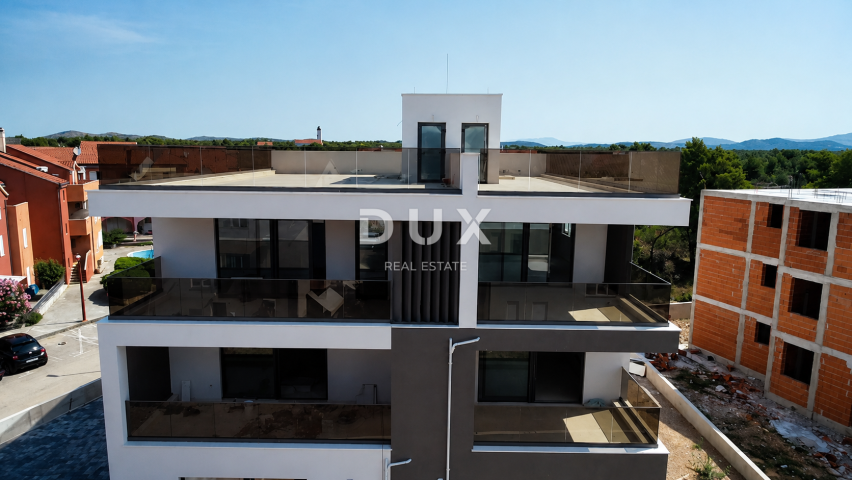 ŠIBENIK, SRIMA – Luxuriöses Penthouse mit Dachterrasse, Meerblick und Aufzug, 70 m vom Strand entfer