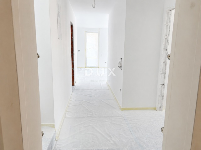 ŠIBENIK, SRIMA – Luxuriöses Penthouse mit Dachterrasse, Meerblick und Aufzug, 70 m vom Strand entfer