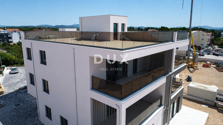 ŠIBENIK, SRIMA – Luxuriöses Penthouse mit Dachterrasse, Meerblick und Aufzug, 70 m vom Strand entfer