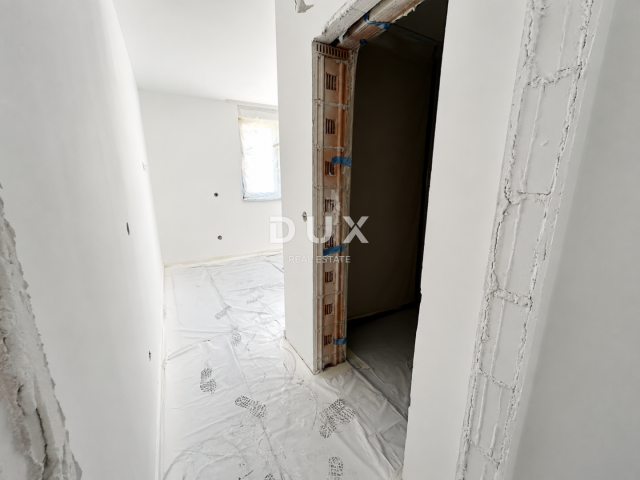 ŠIBENIK, SRIMA – Luxuriöses Penthouse mit Dachterrasse, Meerblick und Aufzug, 70 m vom Strand entfer