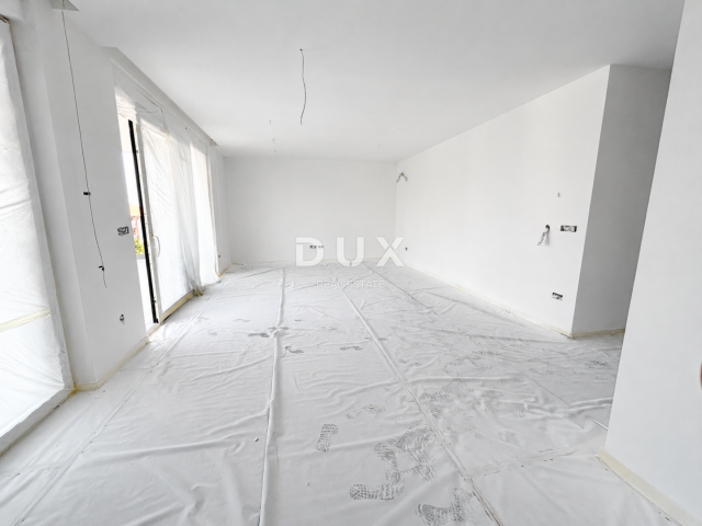 ŠIBENIK, SRIMA – Luxuriöses Penthouse mit Dachterrasse, Meerblick und Aufzug, 70 m vom Strand entfer