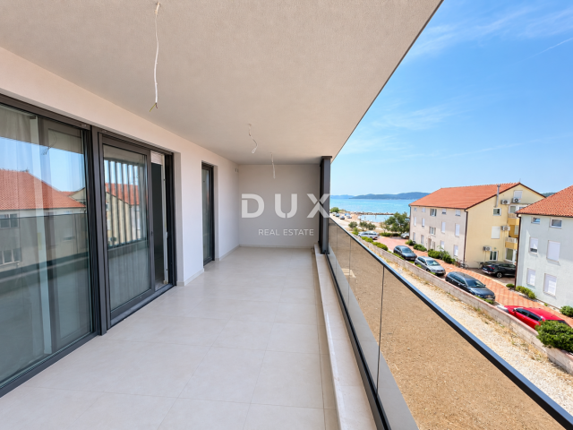 ŠIBENIK, SRIMA – Luxuriöses Penthouse mit Dachterrasse, Meerblick und Aufzug, 70 m vom Strand entfer