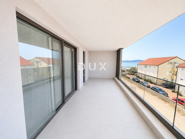 ŠIBENIK, SRIMA – Luxuriöses Penthouse mit Dachterrasse, Meerblick und Aufzug, 70 m vom Strand entfer
