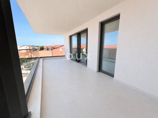ŠIBENIK, SRIMA – Luxuriöses Penthouse mit Dachterrasse, Meerblick und Aufzug, 70 m vom Strand entfer