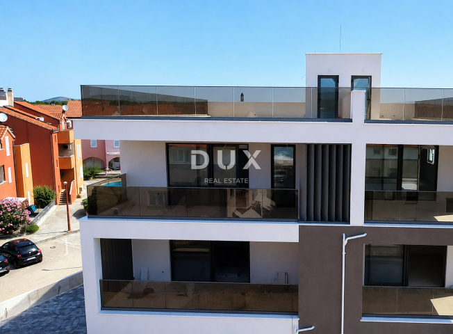 ŠIBENIK, SRIMA – Luxuriöses Penthouse mit Dachterrasse, Meerblick und Aufzug, 70 m vom Strand entfer