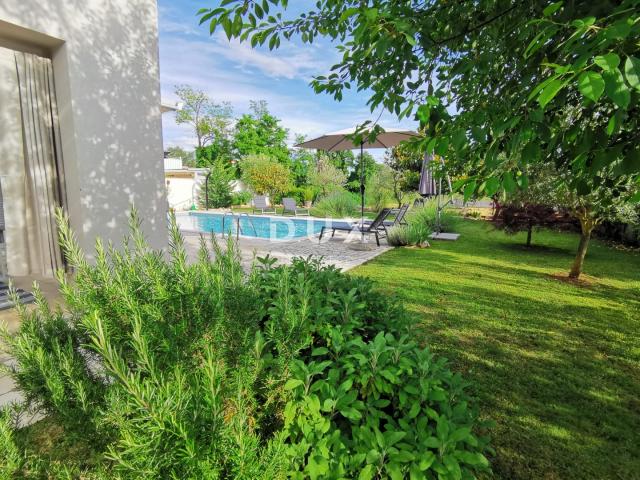 ISTRIA, ROVINJ - Modern single-storey house with swimming pool