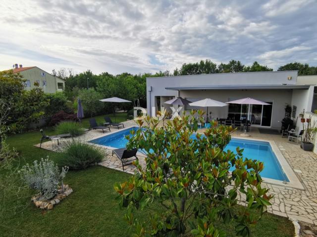 ISTRIA, ROVINJ - Modern single-storey house with swimming pool