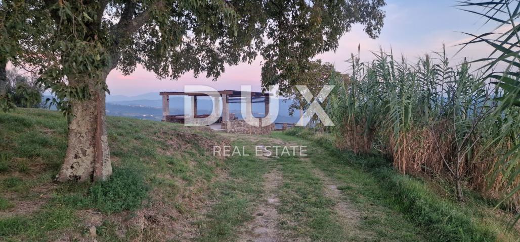 ISTRA, MOTOVUN - Veliko imanje od 170.000 m2, najljepši pogled u Istri - jezero Butoniga, Učka, Ćića