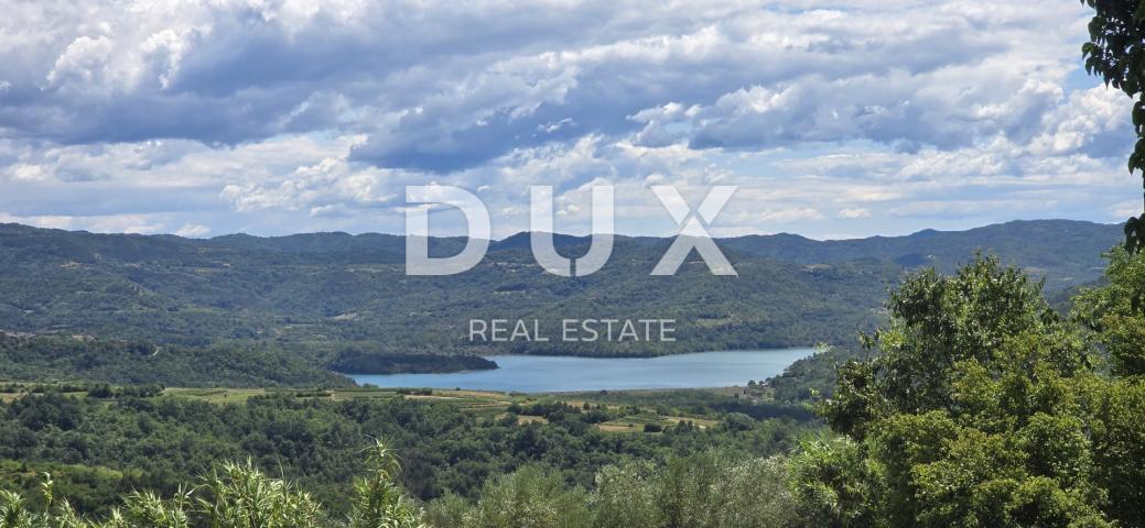 ISTRA, MOTOVUN - Veliko imanje od 170.000 m2, najljepši pogled u Istri - jezero Butoniga, Učka, Ćića