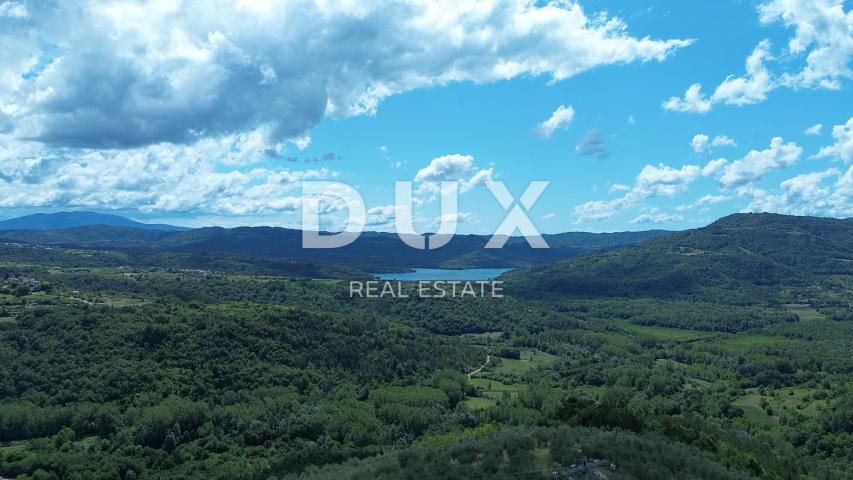 ISTRA, MOTOVUN - Veliko imanje od 170.000 m2, najljepši pogled u Istri - jezero Butoniga, Učka, Ćića