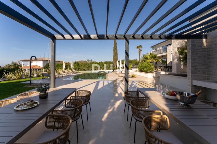 ISTRA, POREČ – Ekskluzivna vila, tri stambene jedinice, luksuz uz more